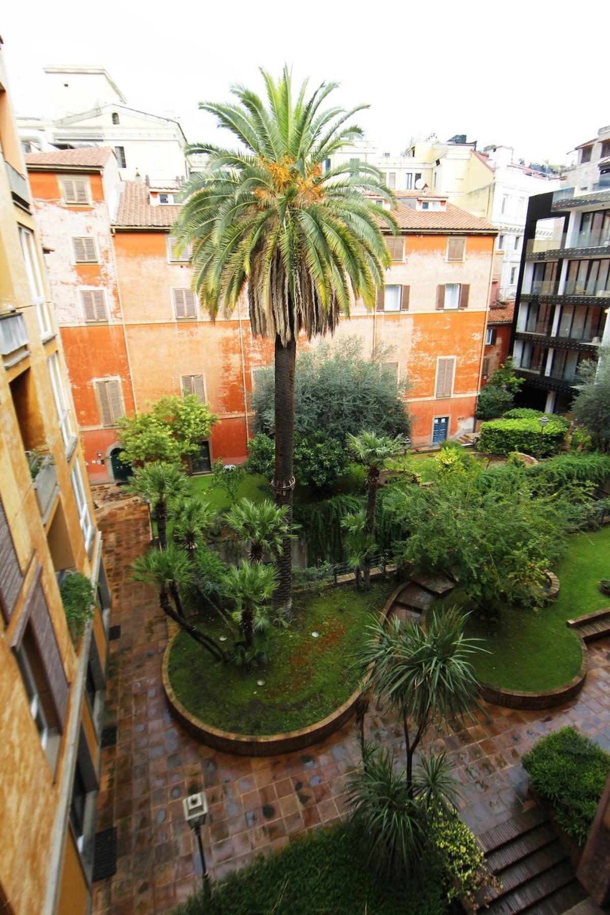 Casa Di Paolo A Fontana Di Trevi * Roma